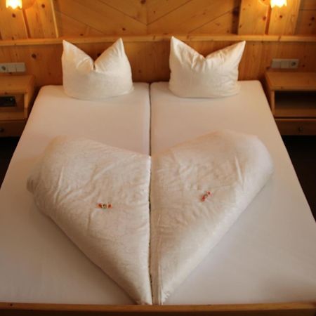 Hotel Garni Apart Elfriede Фис Номер фото